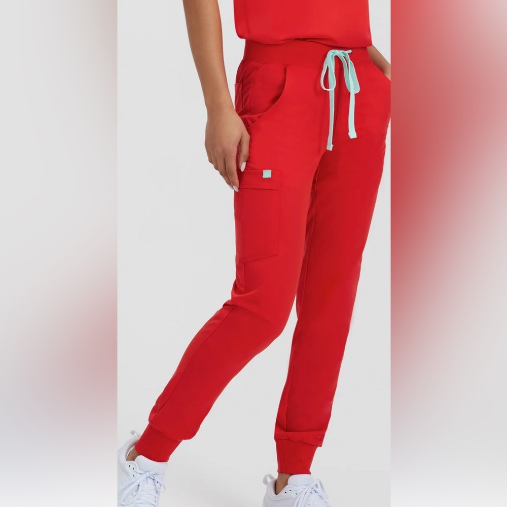 Malibu Red demi scrub pants from Garde-Malade